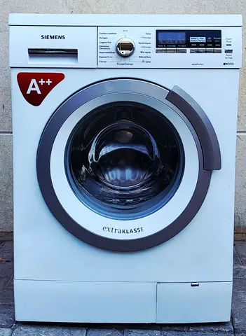 Siemens 9kg IQ 700 washing machine with perfect working condition