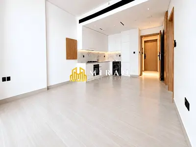 1BR - City & Main Road View - Large Layout
