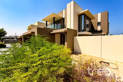 4 Bed Villa | Pool Facing | Large Plot
