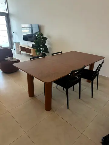 Solid wood extendable dining table with 4 chairs - west elm, excellent condition