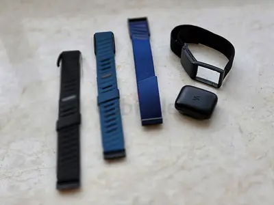 WHOOP 5.0 + 2 Bands Black & Blue ( No subscription)