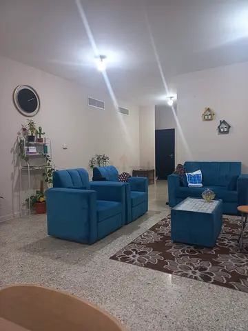 Blue velvet 3+2+1+1 seat sofa + a table. Good condition. طقم كراسي/ كنب للبيع مع طاولة.