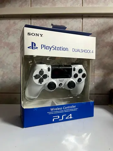 Sony DualShock 4 Wireless Controller (White) - Like New in Box