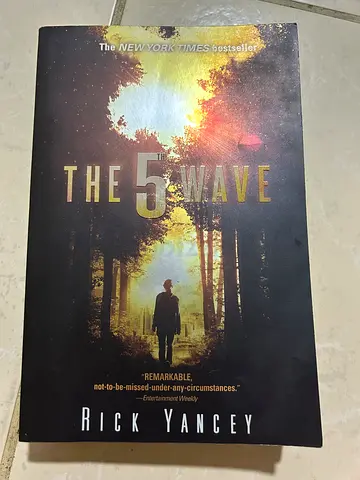 The 5th Wave by Rick Yancey - Paperback