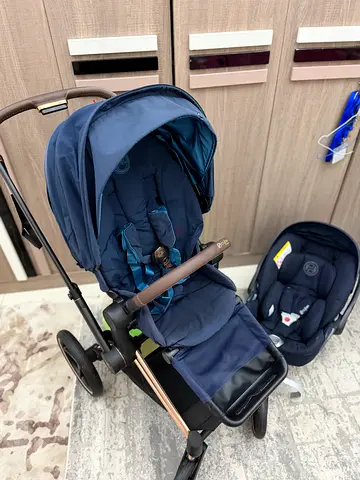 Cybex Priam stroller with cybex cloud T car seat in new condition