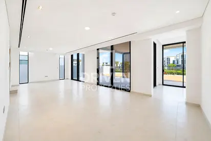Central Park | Prime Location | Newly Landscaped