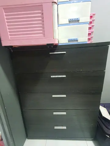 Dark wood 5-drawer chest.