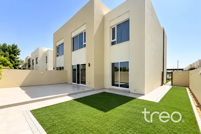 Corner Unit | Landscaped Garden | Modern
