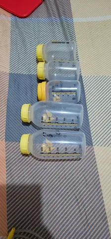 Medela brand_Set of 5 Baby Feeding Bottles - Various Sizes, Good Condition