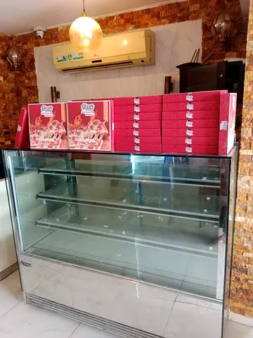 Used Glass Display Refrigerated Showcase - Commercial Bakery/Cafe Counter