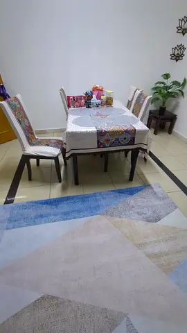 Dining table with 4 upholstered chairs - good condition