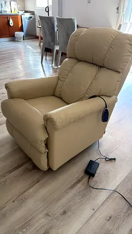 Lazy boy Beige electric recliner armchair in good condition
