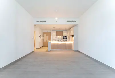 Vacant | Community View | Mid Floor