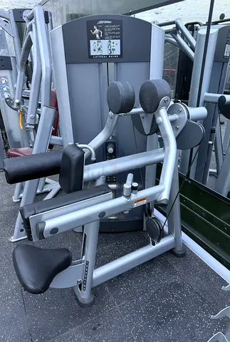 Life Fitness Signature Lateral Raise Machine