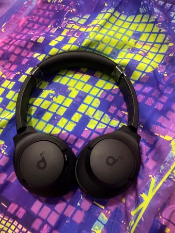 Over-ear wireless headphones sound core  p 20