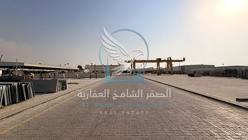 حوطة صناعية للإيجار بمساحة 76,000 قدم مربع