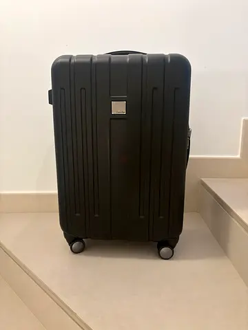 Calvin Klein Hard-shell black roller suitcase with telescopic handle - good condition