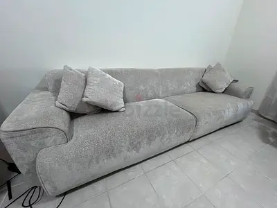 Badge color 4 seater fabric sofa in very good condition