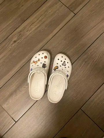 crocs