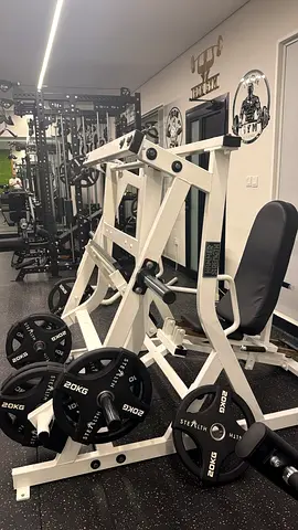 Plate-loaded Chest Press Machine with 20kg Plates - Good Condition