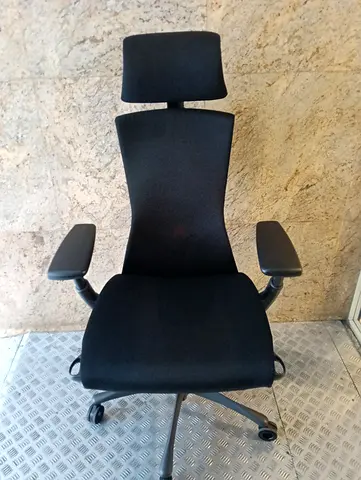 Herman Miller Embody Ergonomic chair + Atlas Headrest - Excellent Condition