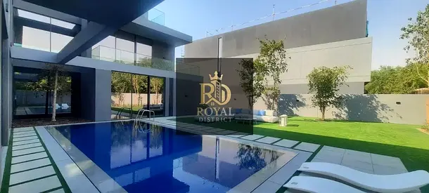 فيلا مميزة 5 غرف مع مسبح خاص و مصعد | أرضي + طابقين | تصميم عصري | تشطيب فاخر | قريبة من كل الخدمات | موقع متميز جدا ‘