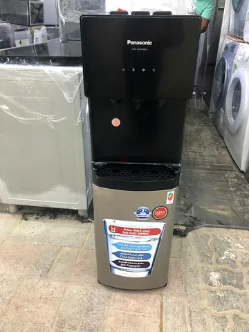 Bottom load water dispenser