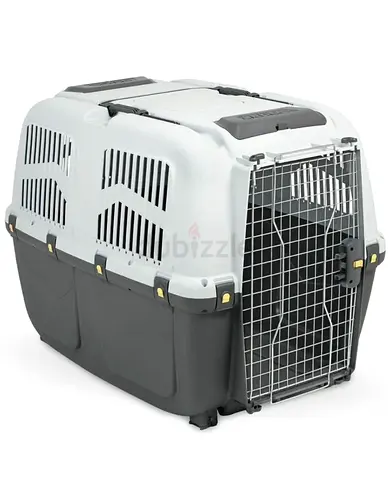 SKUDO 7 large pet carrier/crate - sturdy plastic, good condition