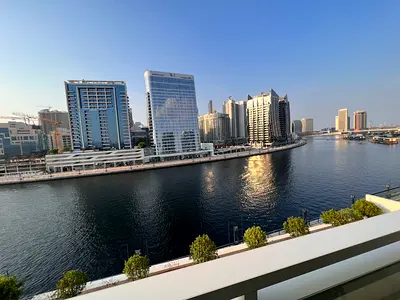 مطور | مؤثث بالكامل | إطلالة على القناة وبرج خليفة | موقع مميز