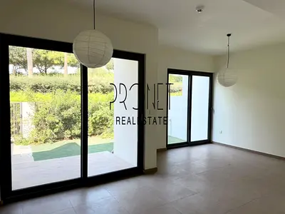 Single Row | Privacy Garden | Open Kitchen