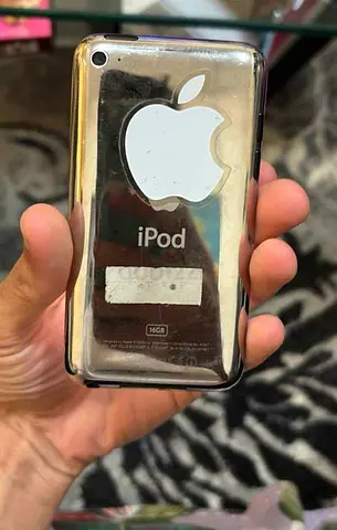 Apple ipod touch 4th gen 16GB (Model A1367)