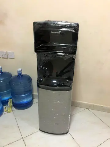Bottom load water dispenser