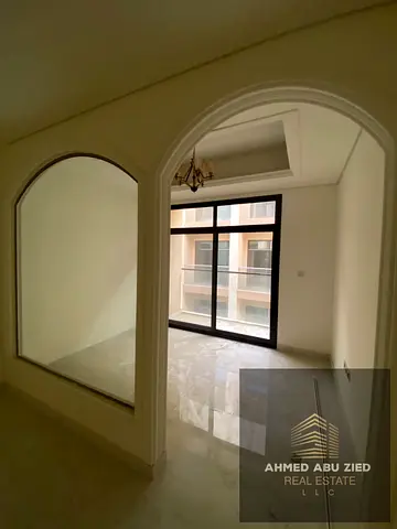 شقة أول ساكن غرفة وصالة للإيجار السنوي بالتلة عجمان، 2 حمام ومسبح وجاكوزي وشهر مجاناً بسعر 38 ألف  درهم على 4 أو 6 دفعات وتأمين شيك