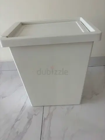 White Plastic Bin / Trash Can - Compact Bathroom Kitchen Bin