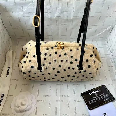 Very stylish Women bag