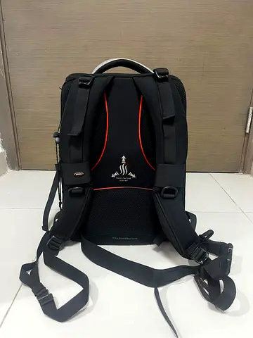Benro BE1000 Beyond B100 Camera Rucksack with Laptop Compartment And Weather Protection Backpack - B