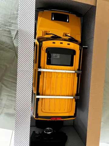 Large 1:10 hummer Yellow Remote Control SUV Toy Car - Like New