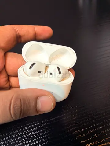 Apple Airpods 4, Used wireless earbuds with charging case (white) - working condition