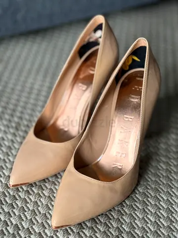 Beige leather pointed pumps - size 38, lightly used