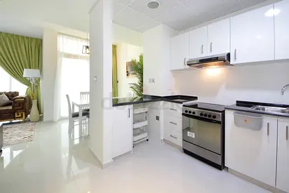 FULL FURNISHED ROOM WITH LIVING ROOM | PRIVATE BATH | OWN GARDEN | FREE PARKING | NEAR TO AMENITIES
