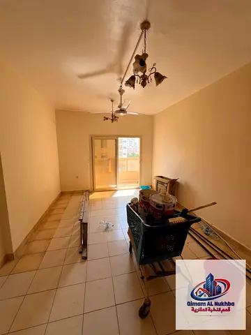 Beautiful Al Qulayaah apartment with balcony, master bedroom and built-in wardrobes, on the main ro