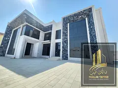 Grand Elegant Modern Villa : Expansive Luxury In Every Corner