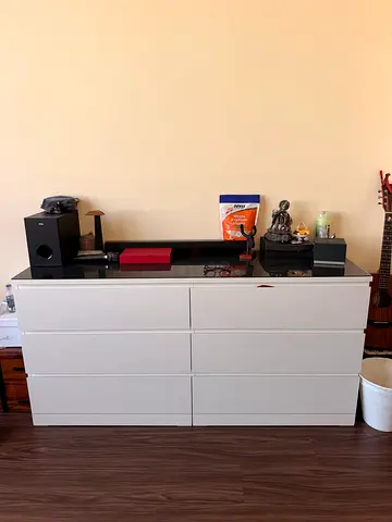 Chest of drawers