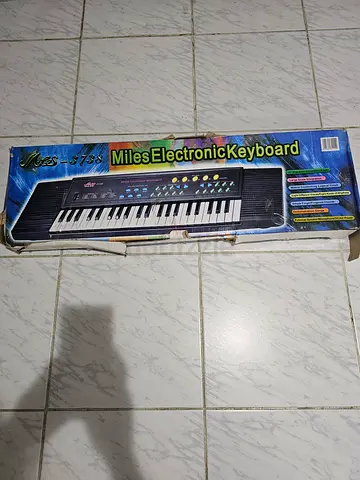 Used Miles Electronic Keyboard with Box - 37 Keys