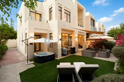Corner Unit | Study | Stunning Garden