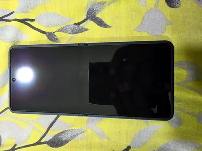 Samsung z flip 7 brand new condition under warranty
