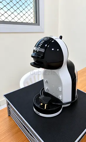 Nescafé Dolce Gusto Coffee Machine + 2-Tier Organizer – Excellent Condition