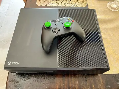 Xbox One 1TB + 1 controller included