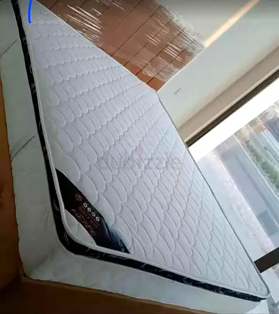 Comfort foam mattress - good condition, Queen size