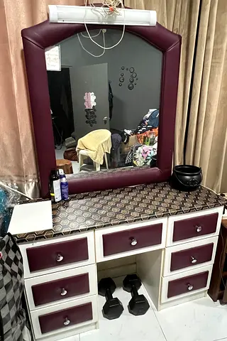 Dresser with Large Mirror and 7 Drawers - White & Maroon